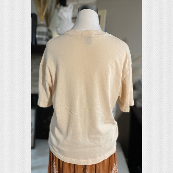 Forever 21 graphic tee - Picture 3 of 4